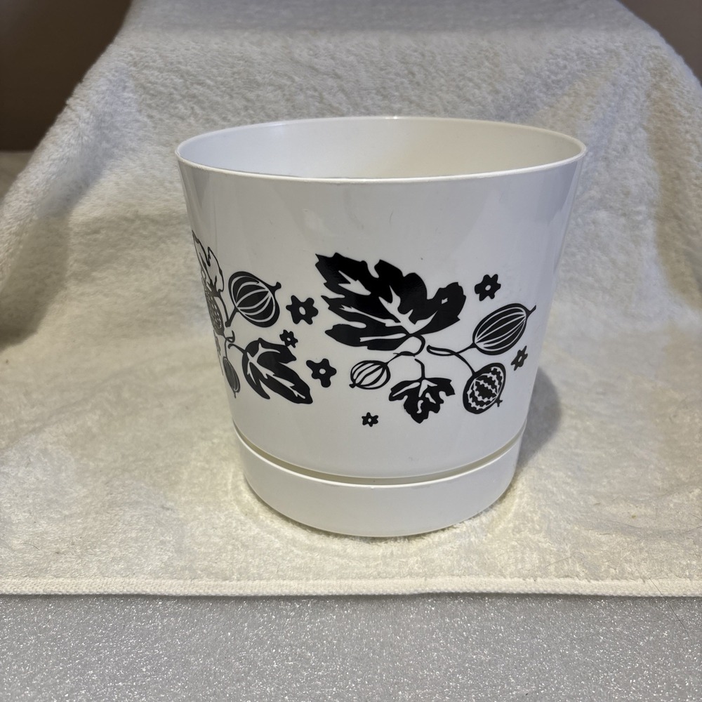 Pyrex Gooseberry Inspired‎ 6" planter